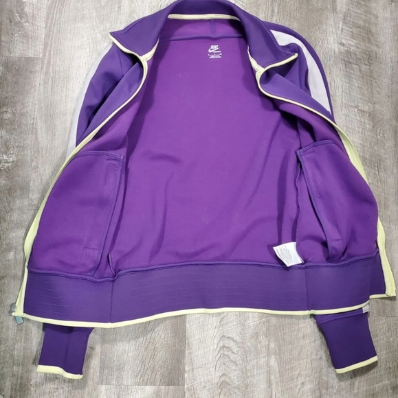 Nike purple running jacket - Picture 2 of 7